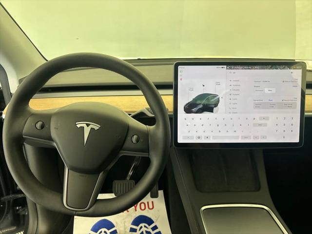 Photo of 2025 White Tesla Model Y