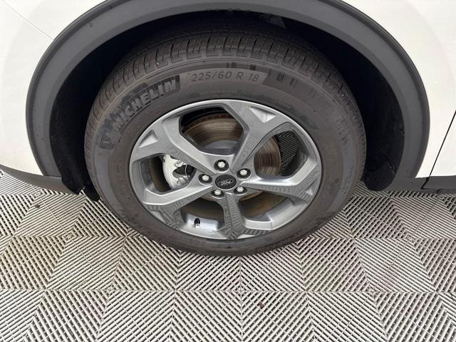 Photo of 2025 White Metallic Ford Escape