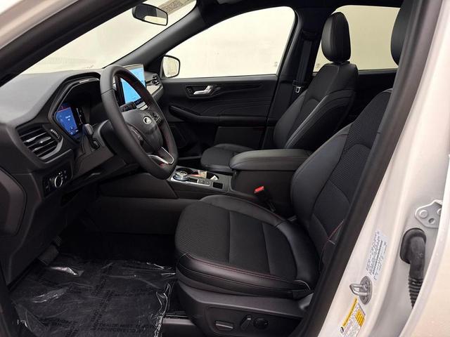 Photo of 2025 White Metallic Ford Escape