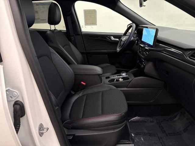 Photo of 2025 White Metallic Ford Escape