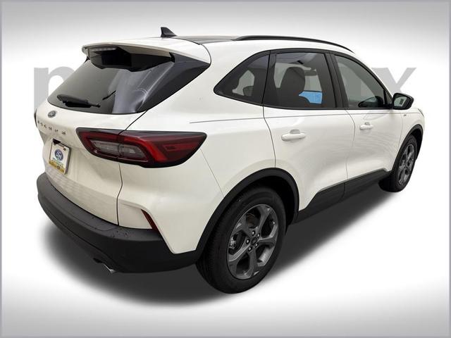 Photo of 2025 White Metallic Ford Escape