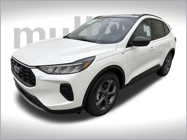 Photo of 2025 White Metallic Ford Escape