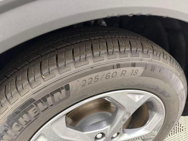Photo of 2025 White Metallic Ford Escape