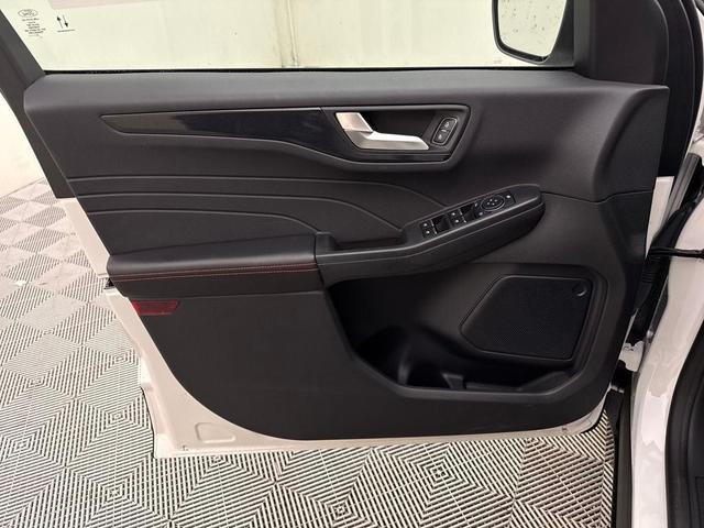 Photo of 2025 White Metallic Ford Escape