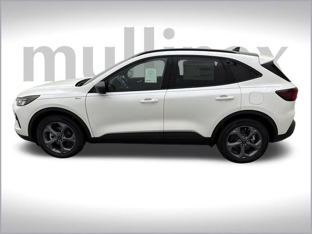 Photo of 2025 White Metallic Ford Escape