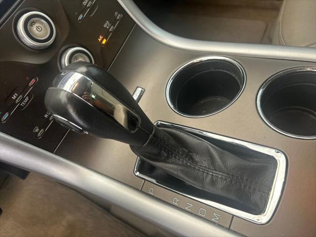 Photo of 2011 White Platinum Clearcoat Metallic Ford Edge