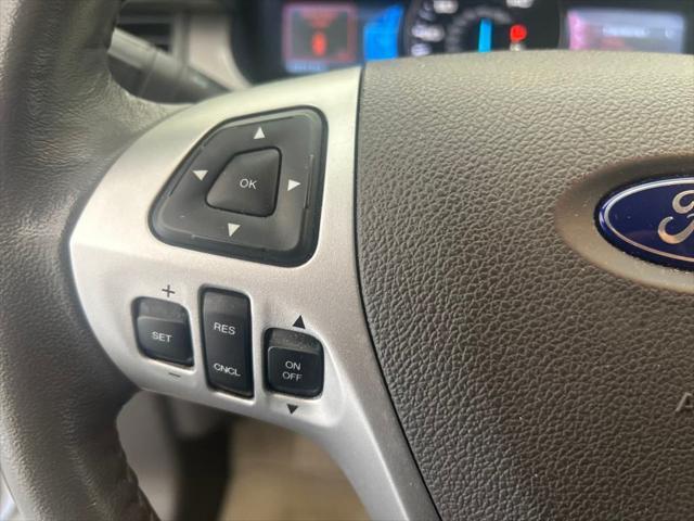 Photo of 2011 White Platinum Clearcoat Metallic Ford Edge