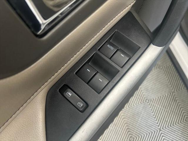 Photo of 2011 White Platinum Clearcoat Metallic Ford Edge