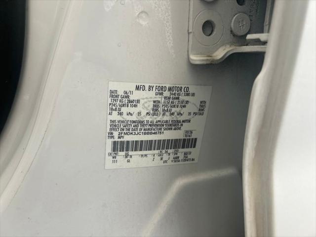 Photo of 2011 White Platinum Clearcoat Metallic Ford Edge