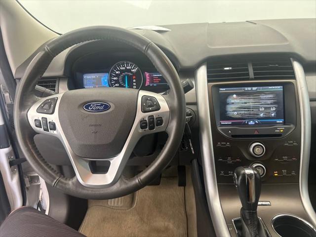 Photo of 2011 White Platinum Clearcoat Metallic Ford Edge