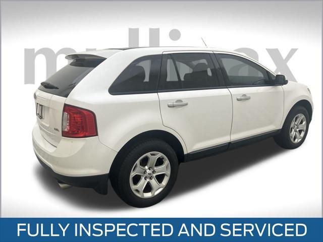 Photo of 2011 White Platinum Clearcoat Metallic Ford Edge