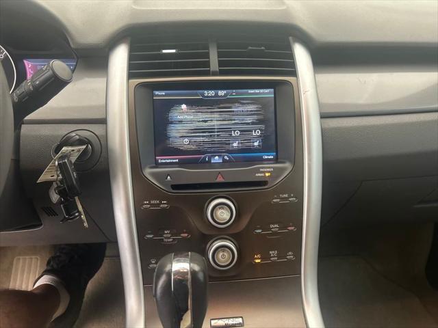 Photo of 2011 White Platinum Clearcoat Metallic Ford Edge