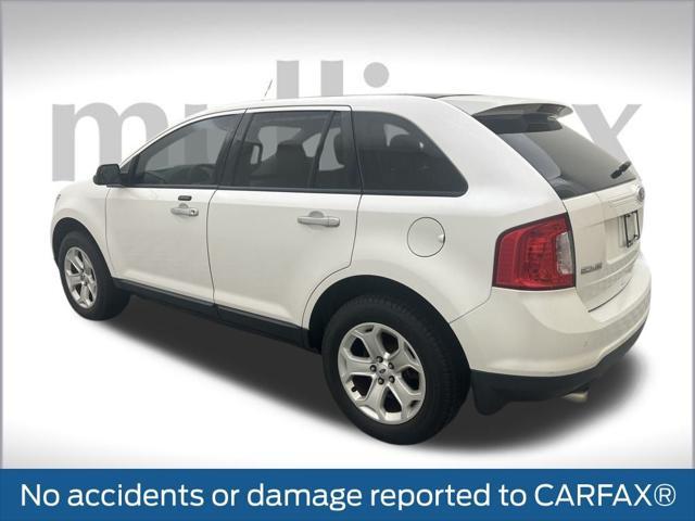 Photo of 2011 White Platinum Clearcoat Metallic Ford Edge