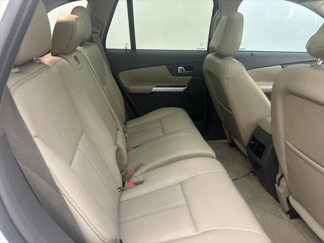 Photo of 2011 White Platinum Clearcoat Metallic Ford Edge