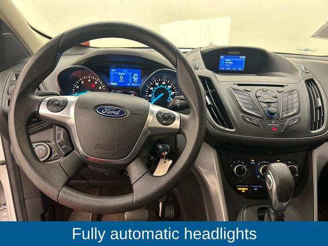 Photo of 2015 Oxford White Ford Escape
