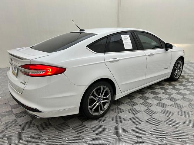 Photo of 2017 Oxford White Ford Fusion Hybrid