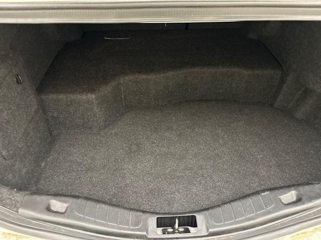 Photo of 2017 Oxford White Ford Fusion Hybrid