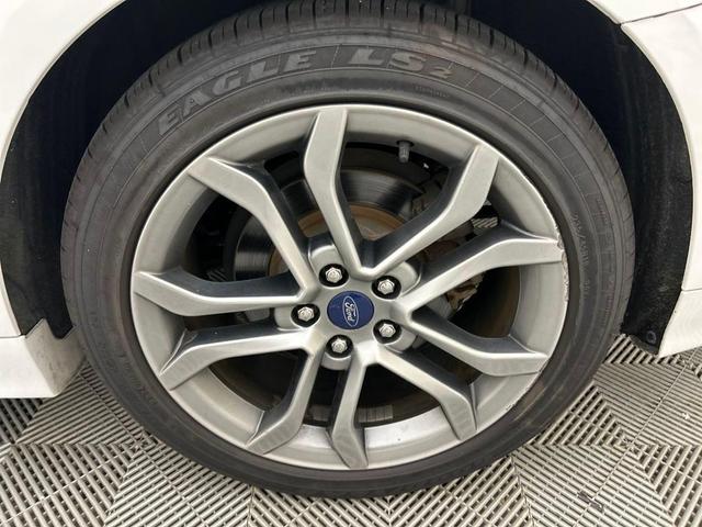 Photo of 2017 Oxford White Ford Fusion Hybrid