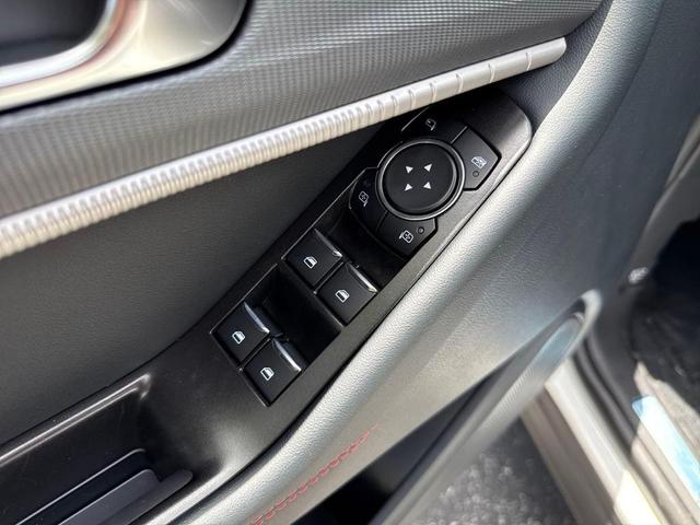 Photo of 2025 Star White Metallic Tri-Coat Ford Explorer
