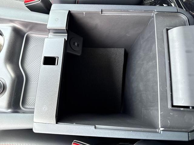 Photo of 2025 Star White Metallic Tri-Coat Ford Explorer