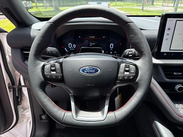 Photo of 2025 Star White Metallic Tri-Coat Ford Explorer