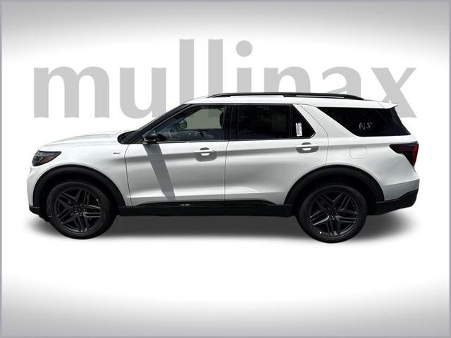 Photo of 2025 Star White Metallic Tri-Coat Ford Explorer