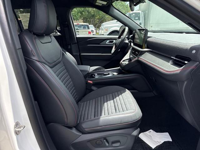 Photo of 2025 Star White Metallic Tri-Coat Ford Explorer