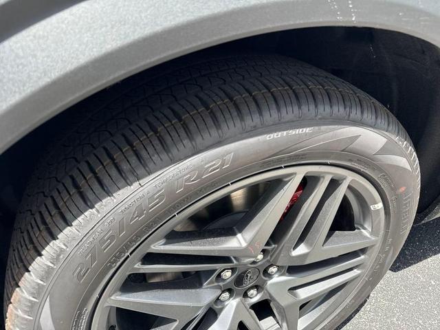 Photo of 2025 Star White Metallic Tri-Coat Ford Explorer