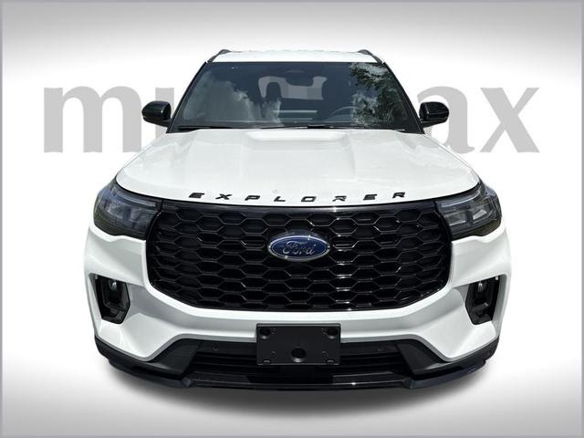 Photo of 2025 Star White Metallic Tri-Coat Ford Explorer