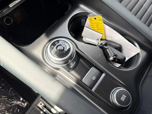 Photo of 2025 Star White Metallic Tri-Coat Ford Explorer