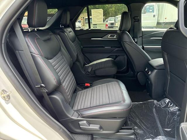 Photo of 2025 Star White Metallic Tri-Coat Ford Explorer