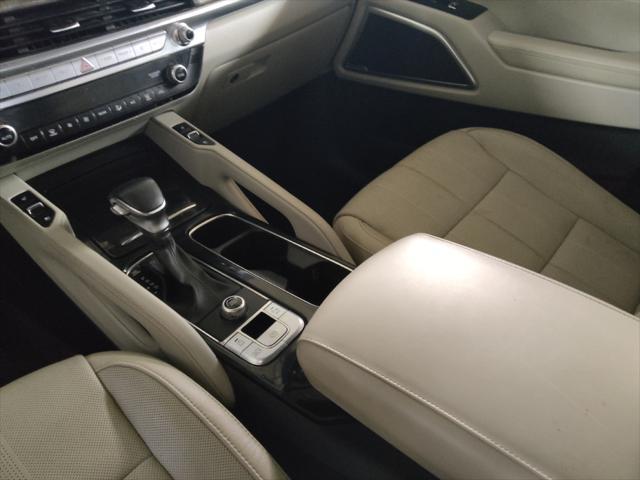 Photo of 2020 Snow White Pearl Kia Telluride