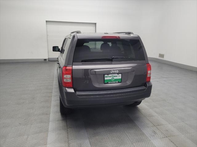 Photo of 2016 Gray Jeep Patriot