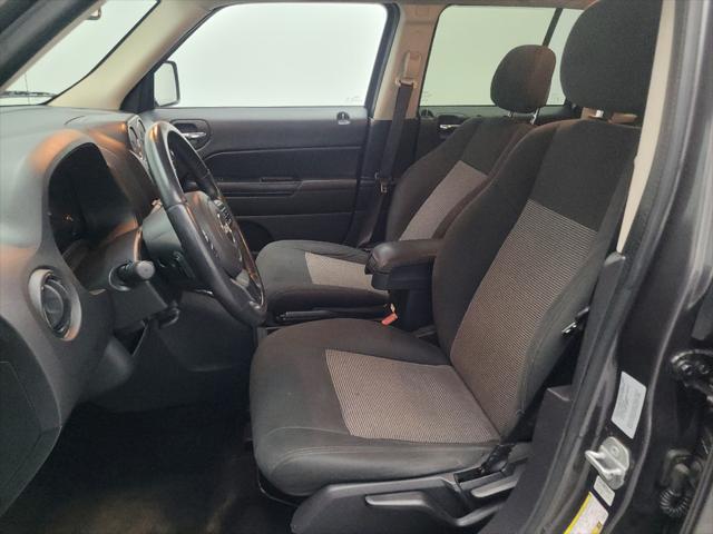 Photo of 2016 Gray Jeep Patriot