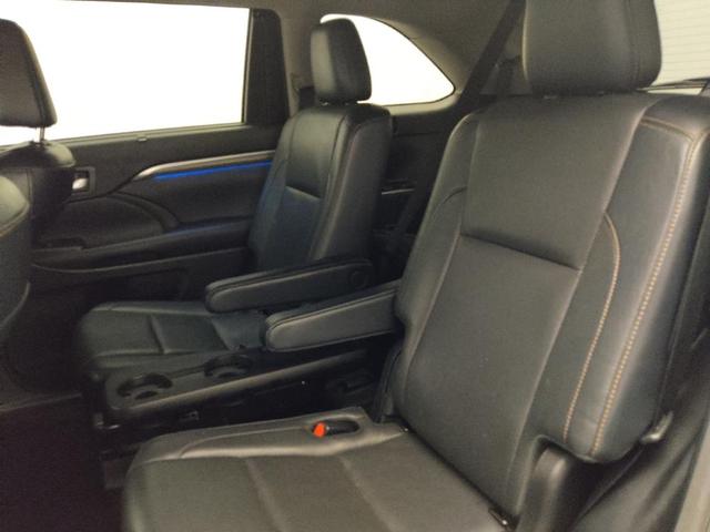 Photo of 2018 Shoreline Blue Pearl Toyota Highlander