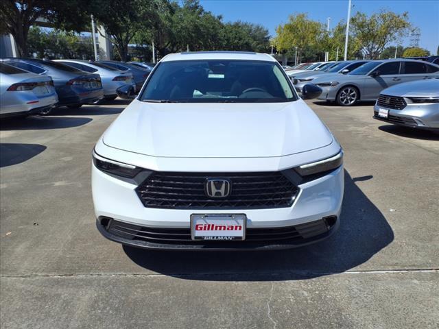 Photo of 2025 Platinum White Pearl Honda Accord