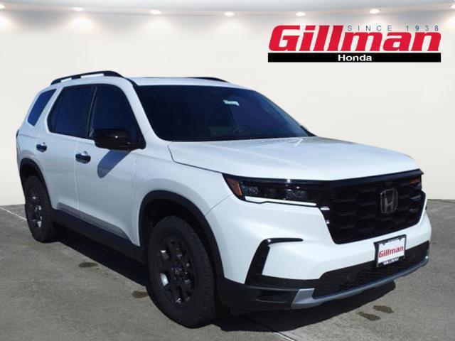 Photo of 2025 Platinum White Pearl Honda Pilot