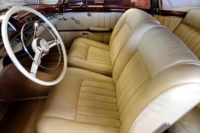 Photo of 1958 Green Mercedes-Benz 220S