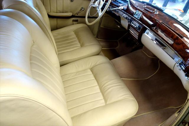Photo of 1958 Green Mercedes-Benz 220S