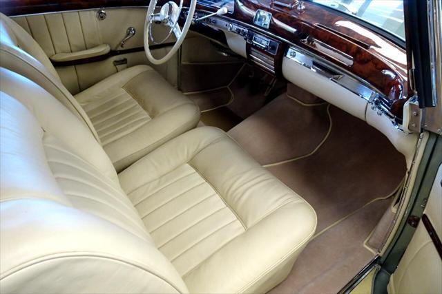 Photo of 1958 Green Mercedes-Benz 220S
