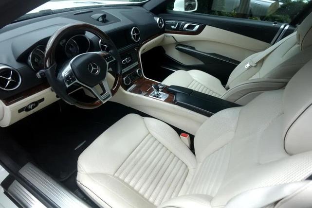 Photo of 2014 Diamond White Mercedes-Benz SL-Class
