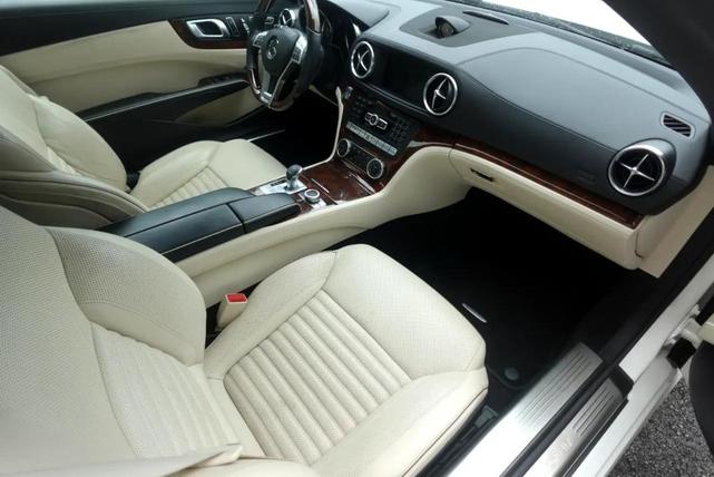 Photo of 2014 Diamond White Mercedes-Benz SL-Class