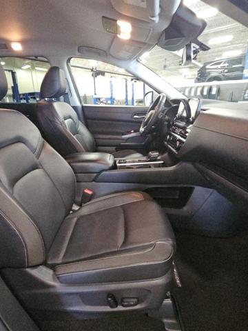 Photo of 2022 Brilliant Silver Metallic Nissan Pathfinder