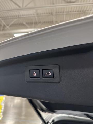 Photo of 2025 Crystal White Pearl Subaru Outback