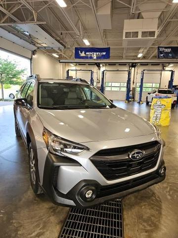 Photo of 2024 Ice Silver Metallic Subaru Outback