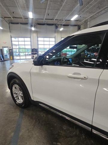 Photo of 2022 Oxford White Ford Explorer