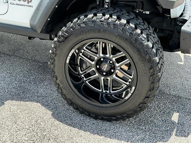 Photo of 2022 Bright White Clearcoat Jeep Gladiator