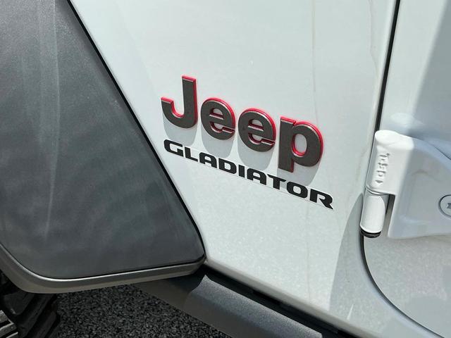 Photo of 2022 Bright White Clearcoat Jeep Gladiator