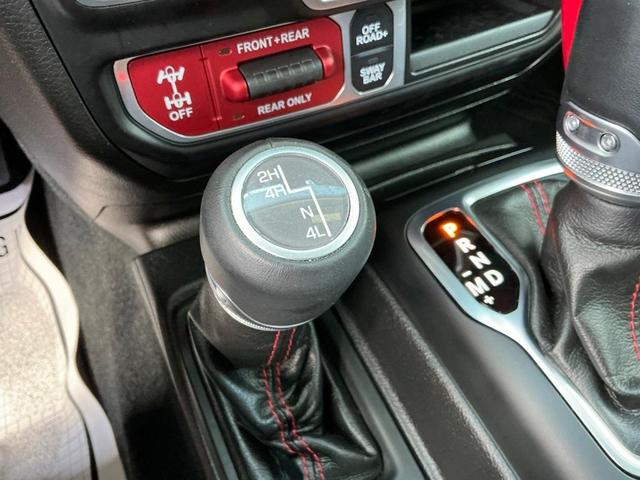 Photo of 2022 Bright White Clearcoat Jeep Gladiator
