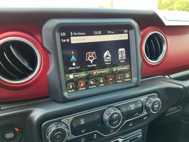 Photo of 2022 Bright White Clearcoat Jeep Gladiator